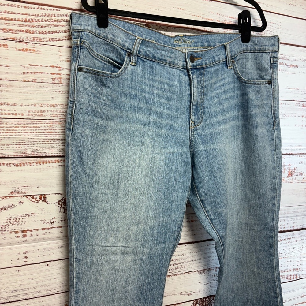 Old Navy The Diva Short Bootcut